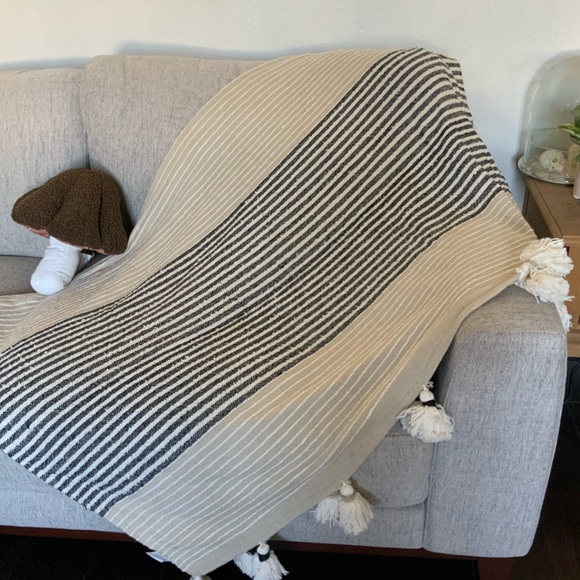 Magaschoni Black and Cream Striped Throw Blanket - Picture 1 of 2